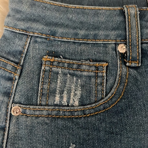 Denim Blvd. By Los Angeles woman’s ripped shorts.  size Small - Picture 4 of 11